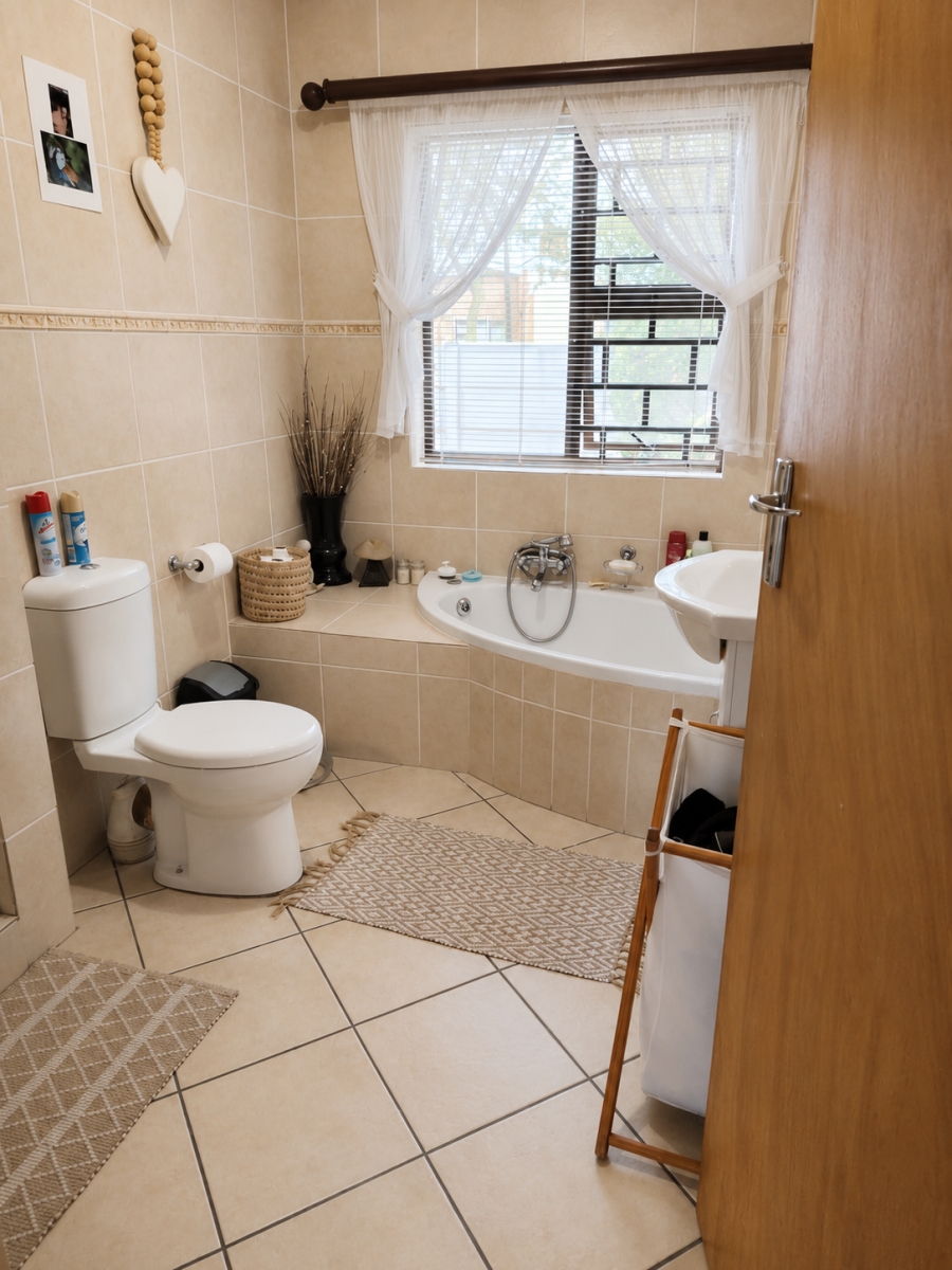 4 Bedroom Property for Sale in Lamberts Bay Western Cape